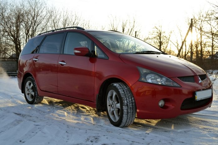 Mitsubishi Grandis 2006